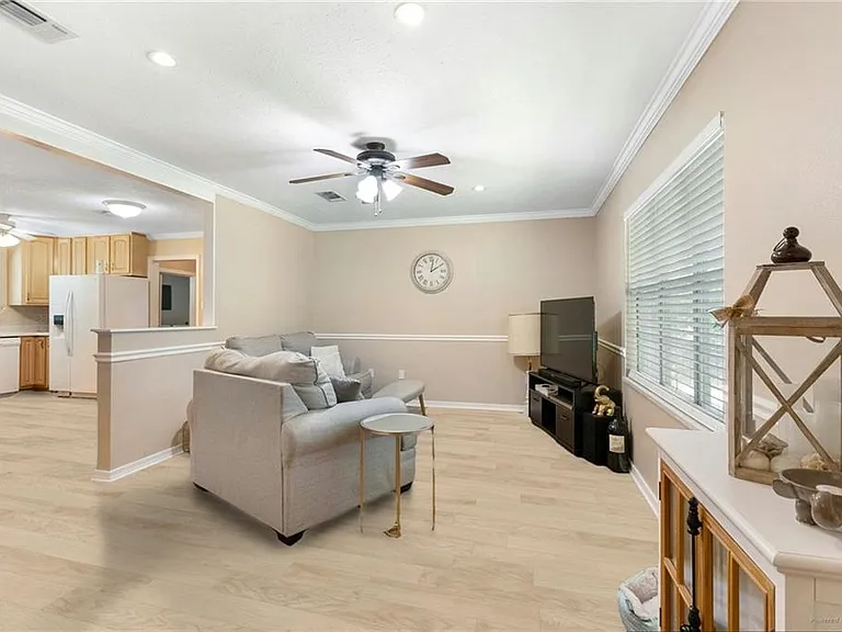 223 Robin Hood Dr — Photo 4