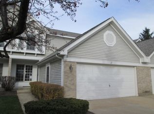 863 Stonebridge Ln, Crystal Lake, IL 60014