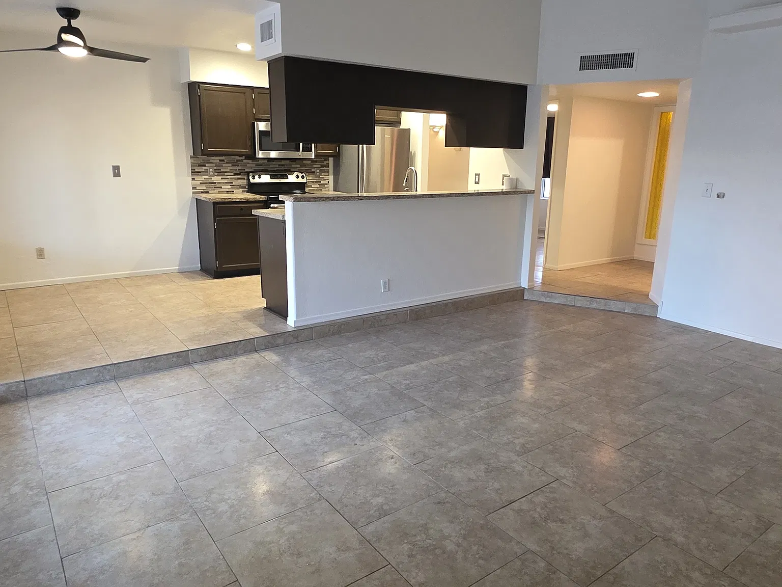 3 bed, 1211 sqft, $2,400 — Photo 4