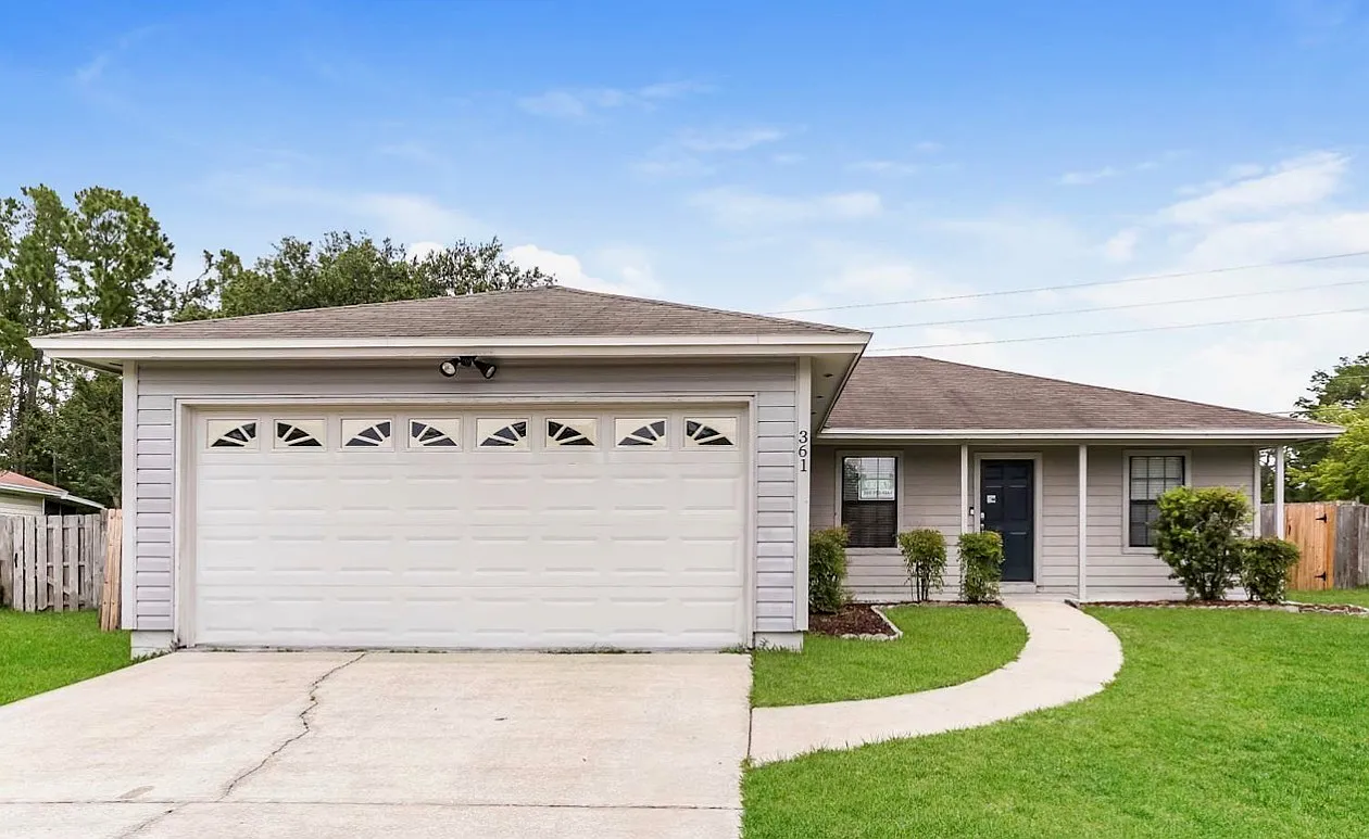 3 bed, 1292 sqft, $2,193 — Photo 1