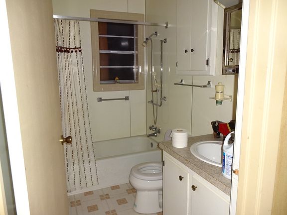 5th image of 1223 E 28th St