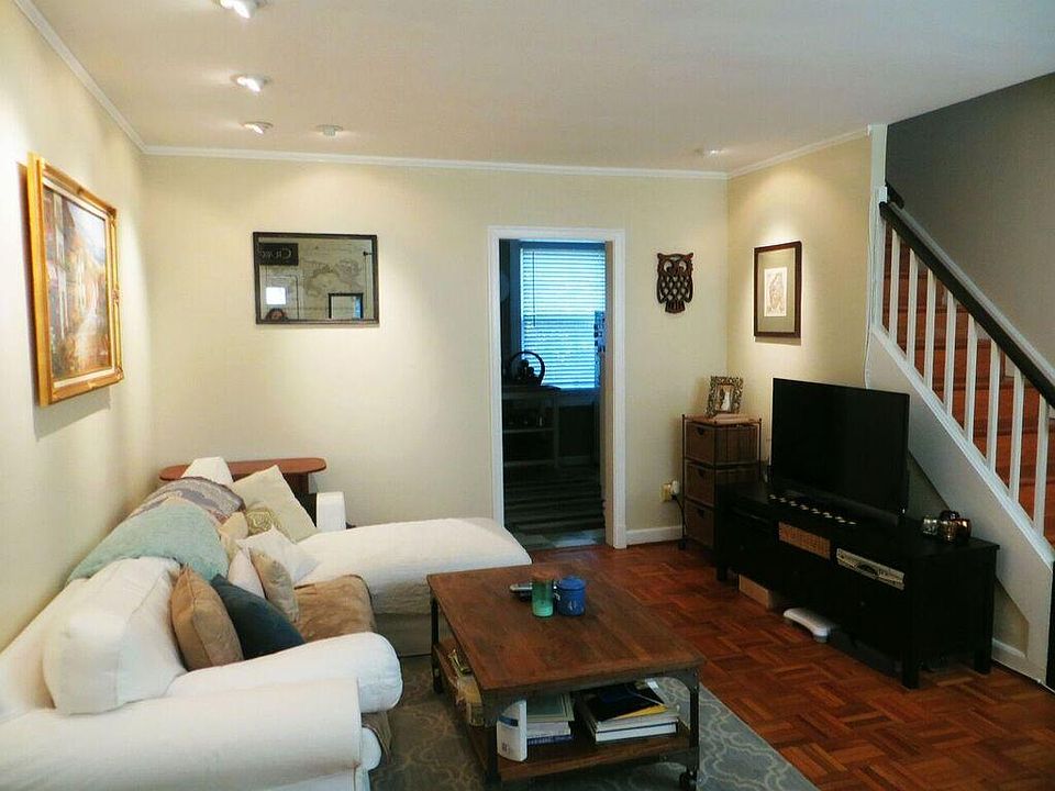 1st image of 1110 S Barton St Unit 306