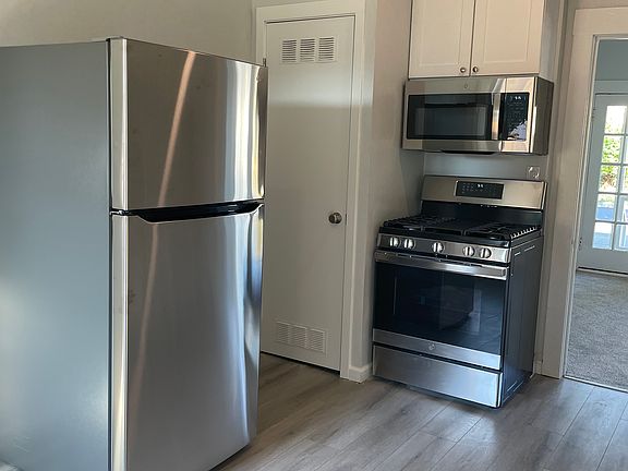 5th image of 450 Grand Ave