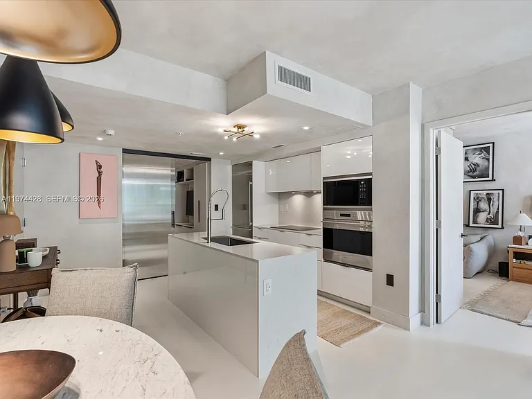 9521 E Bay Harbor Dr #705 — Photo 13