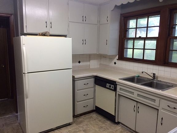 3rd image of 5835 Wayne Ave