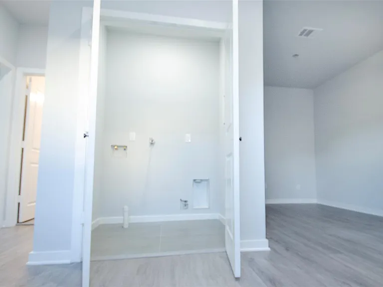 2832 Mansfield St — Photo 13