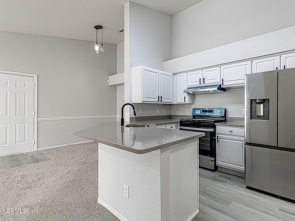 3rd image of 13810 SUTTON PARK Drive #1221