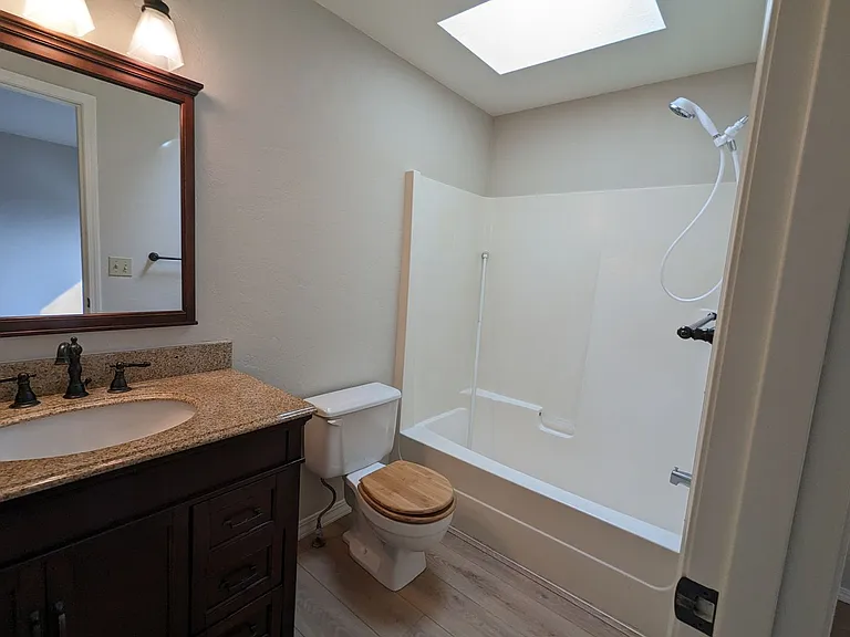 1147 NE Viking Ct — Photo 20