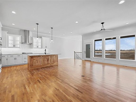 4th image of 14655 Amanda Ln