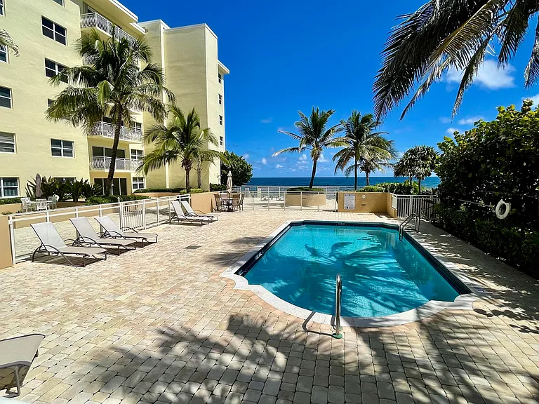 310 S Ocean Blvd #305 — Photo 4