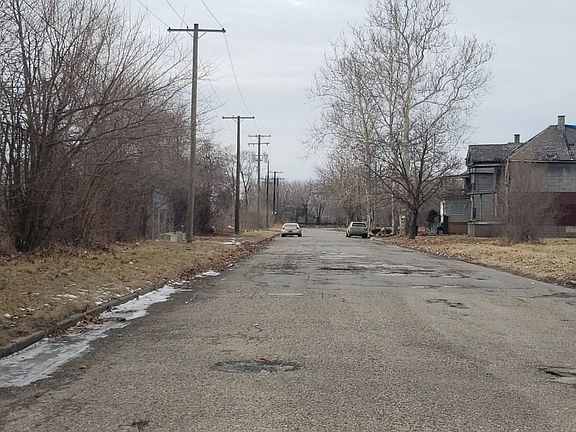 5th image of 9026 Thaddeus St