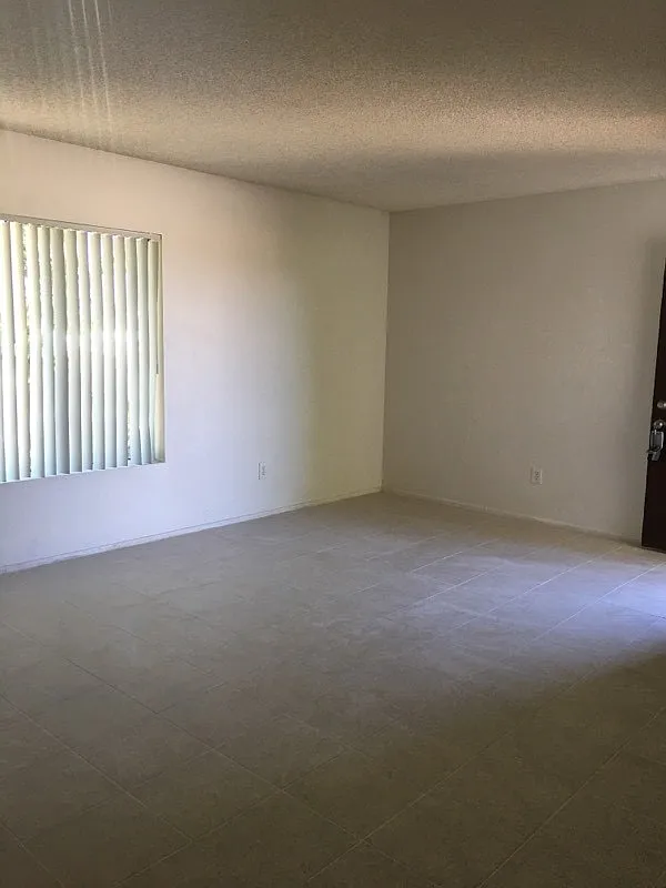 2 BR Apt - 851 S Horne - $650 — Photo 3