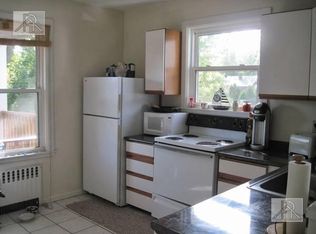 28 Crosby Rd, Chestnut Hill, MA 02467