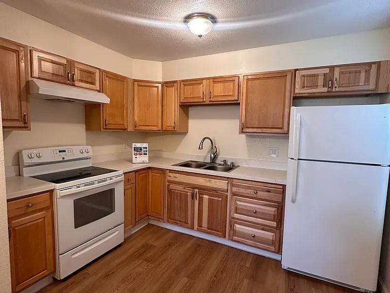 1930 L Ellenburg St — Photo 10