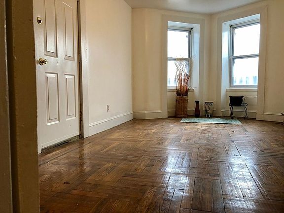 4th image of 463 Halsey St APT 1