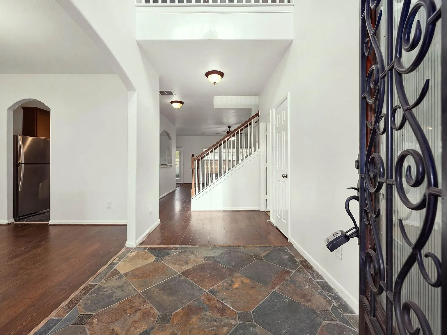 4 bed, 2.5 bath, 2229 sqft, $2,250 — Photo 3