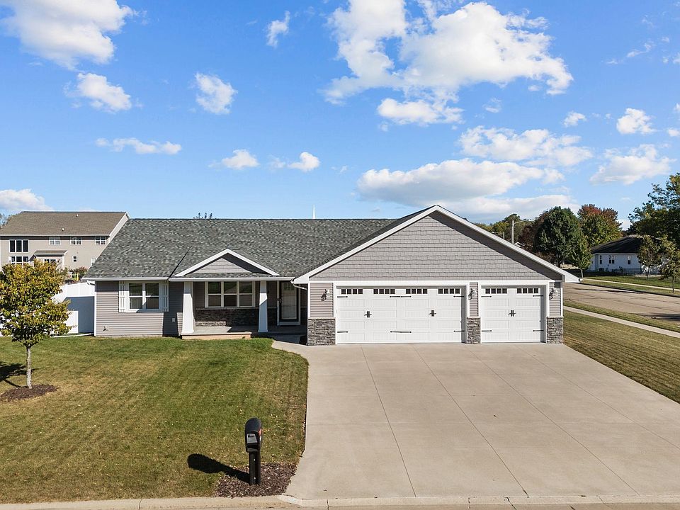 1st image of 2458 Maple Grove Dr