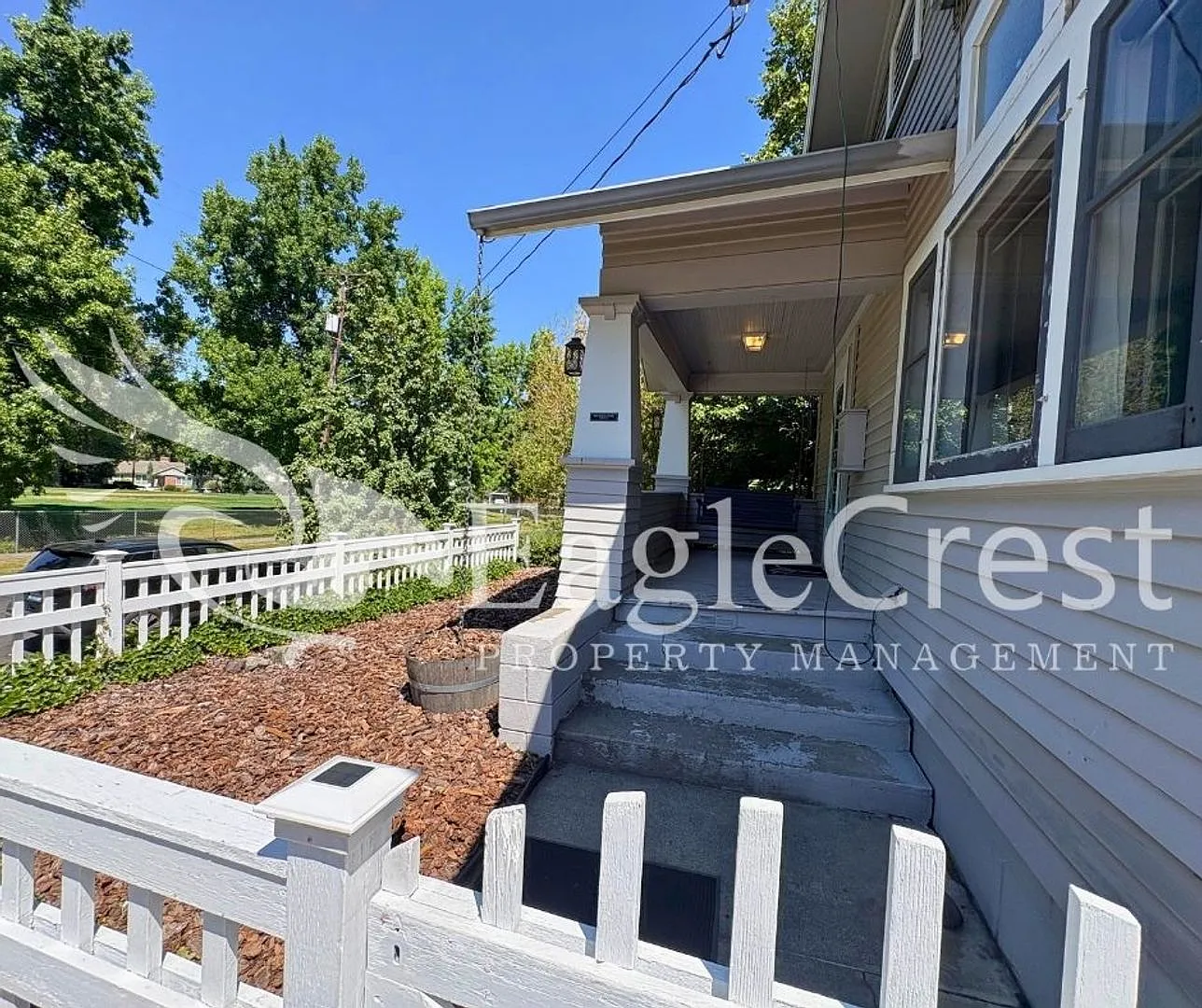 Rent Reduced! Beautifully Renovated Historic 3 Bedroom Home $200.00 Off 2nd Months Rent — Photo 4