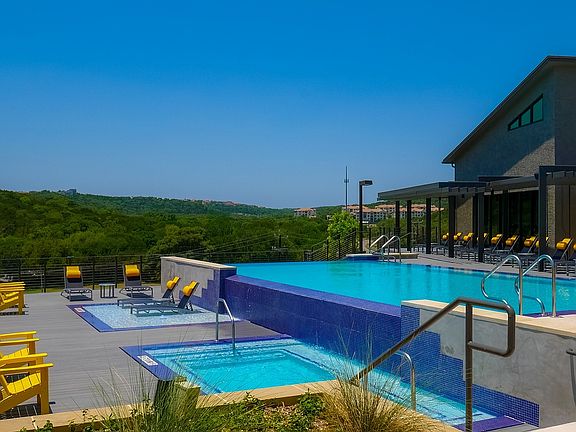 The View at Crown Ridge ApartmentsDipping Pool and Tanning Deck
