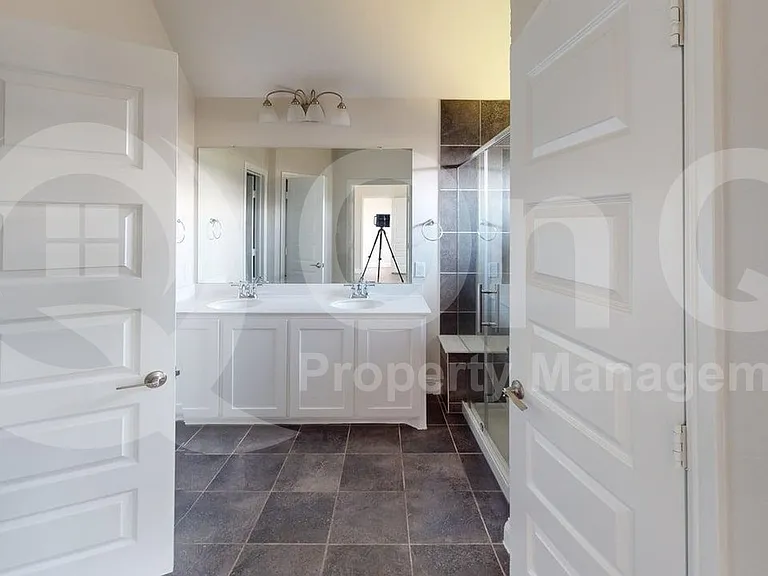 204 Rosewood Dr — Photo 9