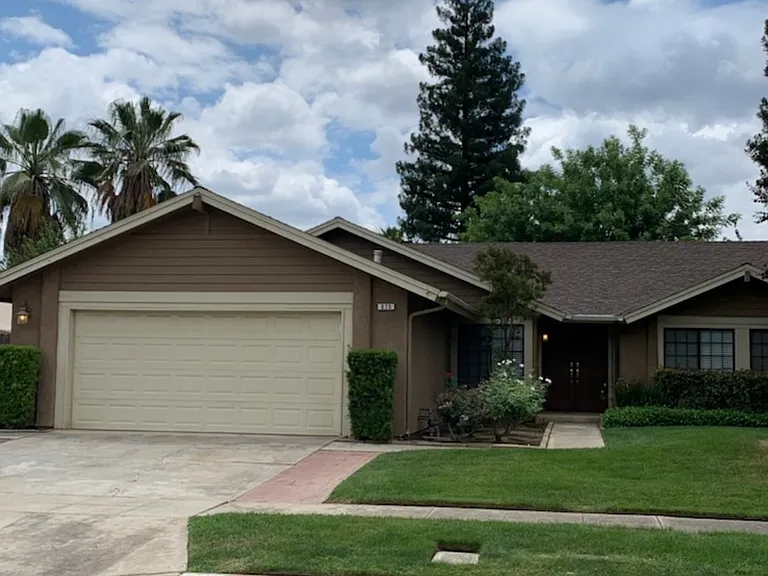 875 E Cromwell Ave — Photo 1