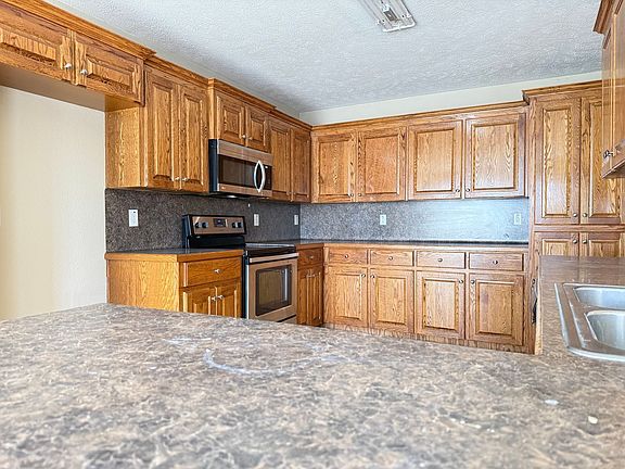 3rd image of 2413 Versailles Dr