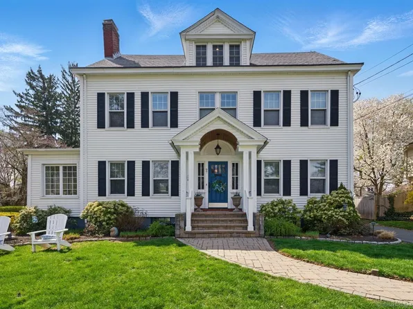 97 Quaker Lane North, West Hartford, CT 06119