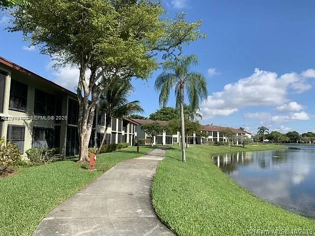210 Lake Pointe Dr #114 — Photo 4