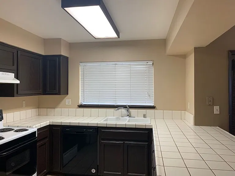 5609 Silver Crossing St — Photo 7