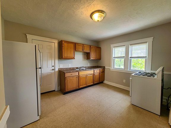 3rd image of 4025 E 144th St #Up