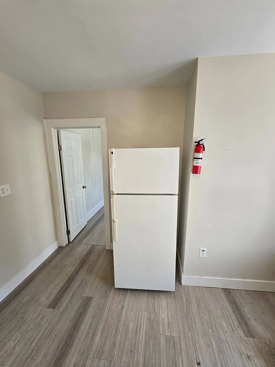 Building Photo - 490 E 23rd St #4