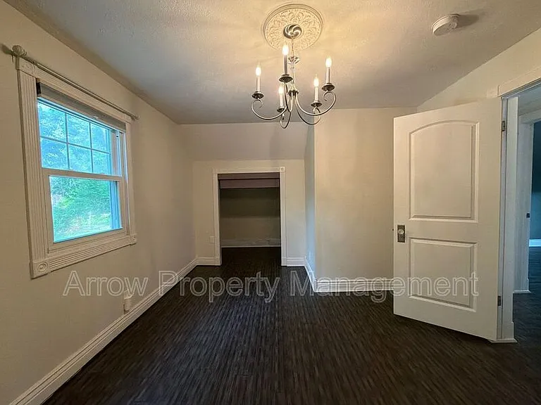 1929 Sumner St — Photo 13