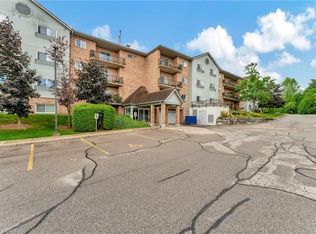 345 Briarmeadow Dr #312, Kitchener, ON N2A4J6