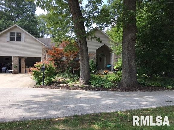 2nd image of 815 N River Dr