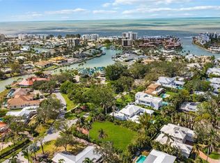 421 Bow Line DR, NAPLES, FL 34103