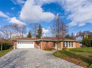 50 Applegate Rd, Cranston, RI 02920