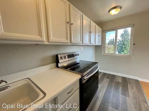 3rd image of 23 Valley St #11547364