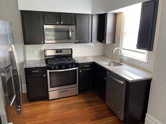 5th image of 1701-1707 N Summit St #3B-1BA