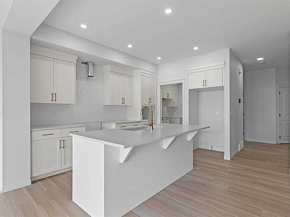 4th image of 138 E Corner Glen Sq NE