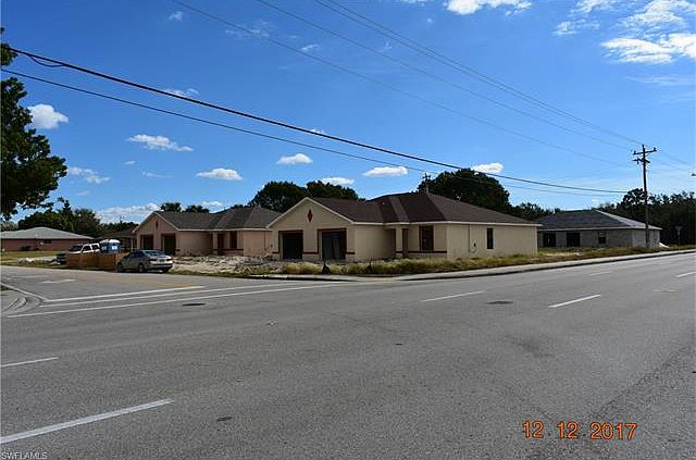1st image of 102/104 SE 12th Ter