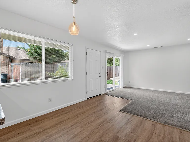 6121 Terrell Dr — Photo 5