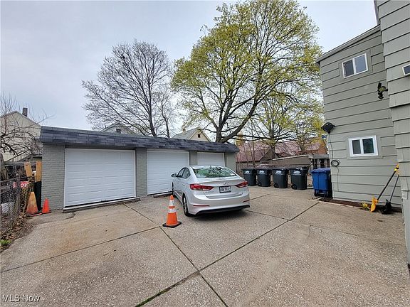 3rd image of 2108 Robin St