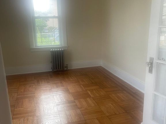 3rd image of 945 Hollywood Ave #1B