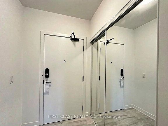 2nd image of 135 Lower Sherbourne St #1733W