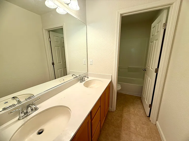457 Effie Ct — Photo 22