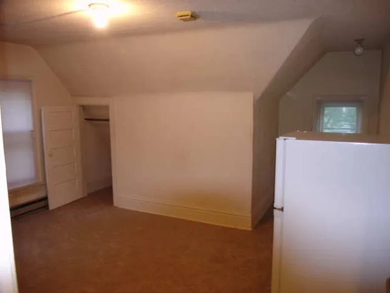 209 E Mifflin St — Photo 10