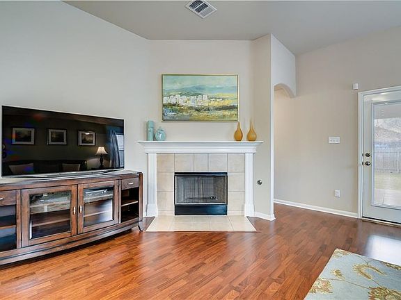5th image of 4009 Bandice Ln