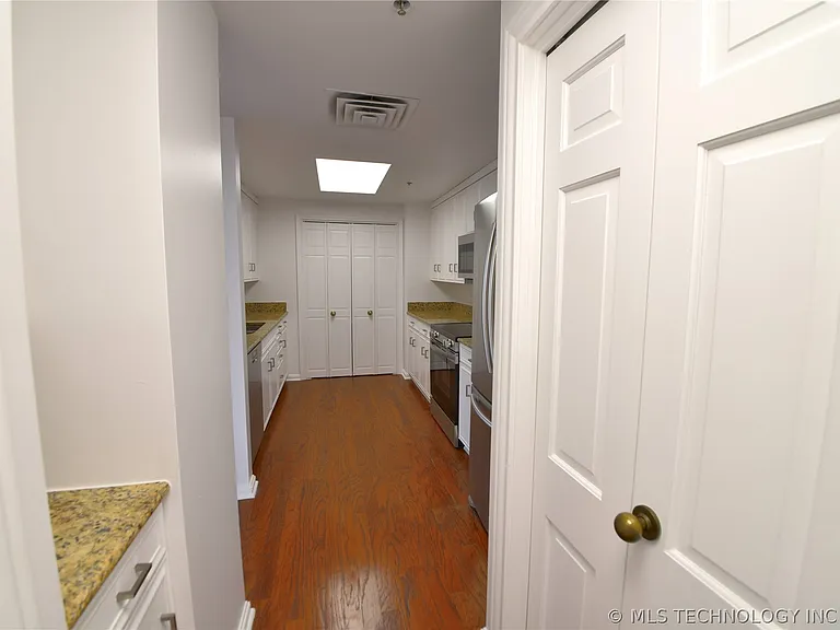 2121 S Yorktown Ave #602 — Photo 4