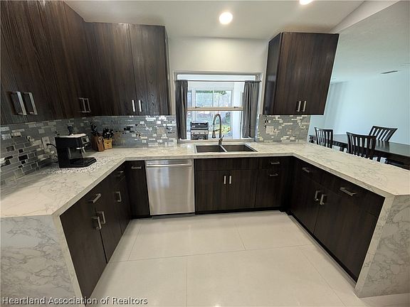 4th image of 3102 Divot Rd