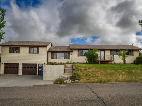 418 16th St NE, Beulah, ND 58523